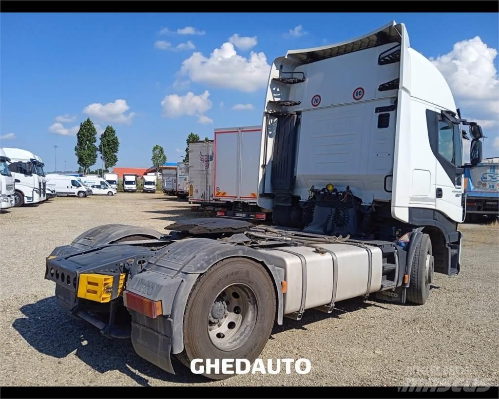 Iveco AS440S48 Bakwagens met gesloten opbouw