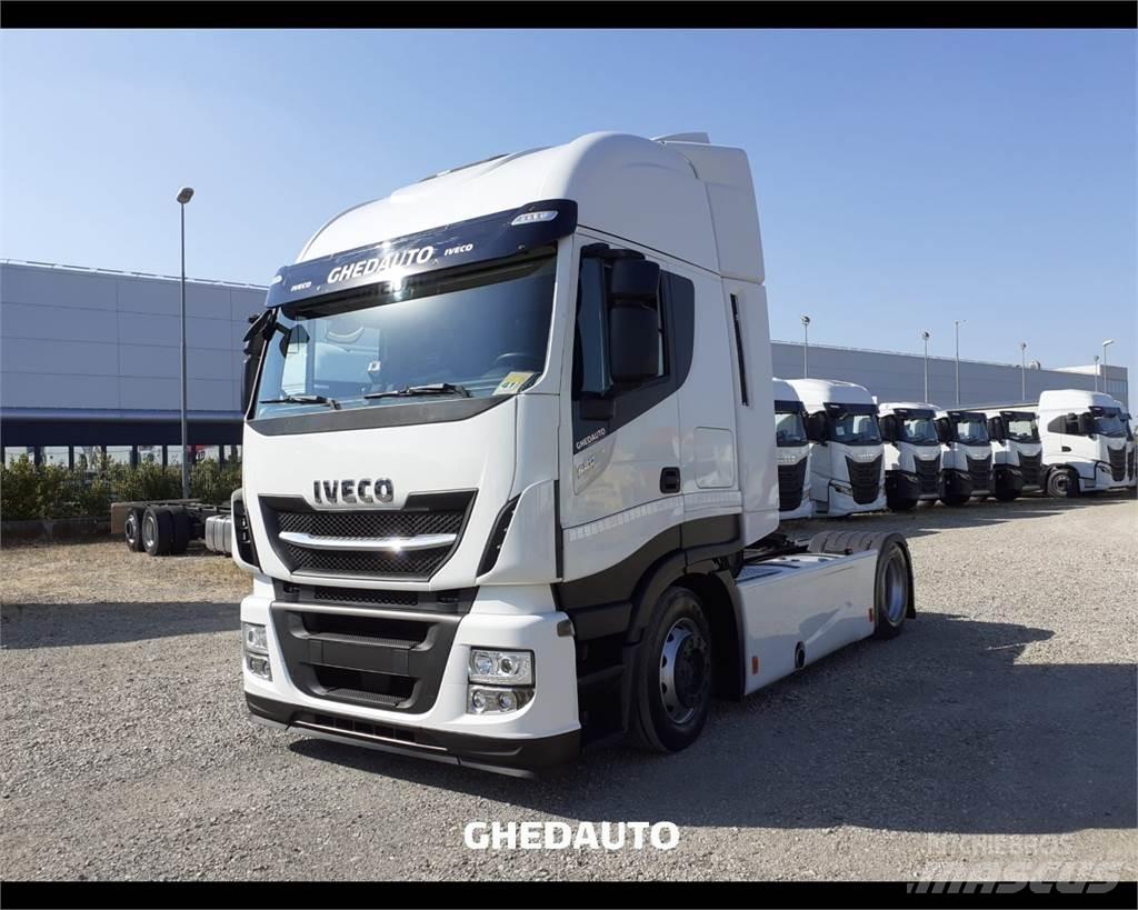 Iveco AS440S48 Bakwagens met gesloten opbouw