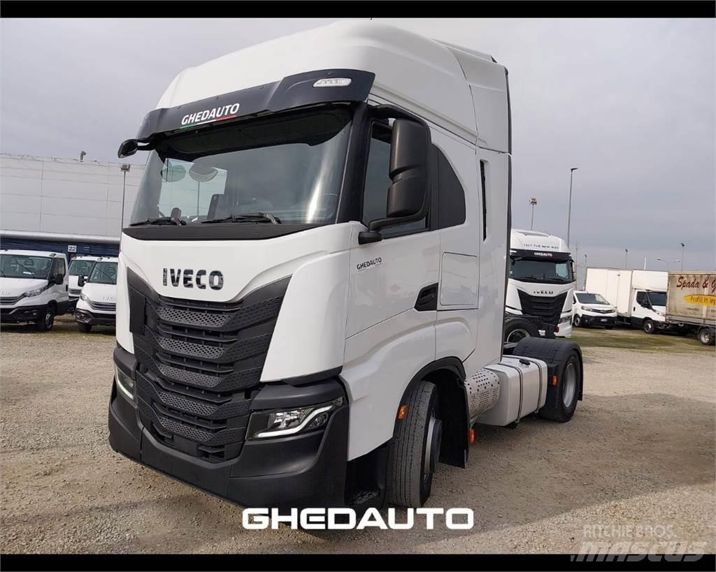 Iveco AS440S48 Bakwagens met gesloten opbouw