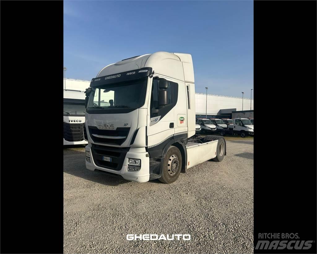 Iveco AS440S48 Bakwagens met gesloten opbouw