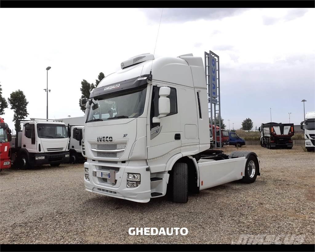 Iveco AS440ST/P Bakwagens met gesloten opbouw