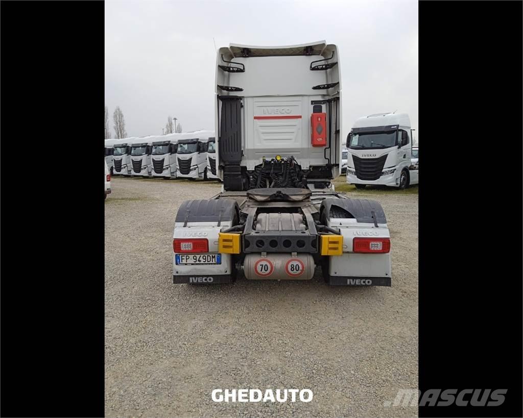 Iveco AS440ST/P Bakwagens met gesloten opbouw