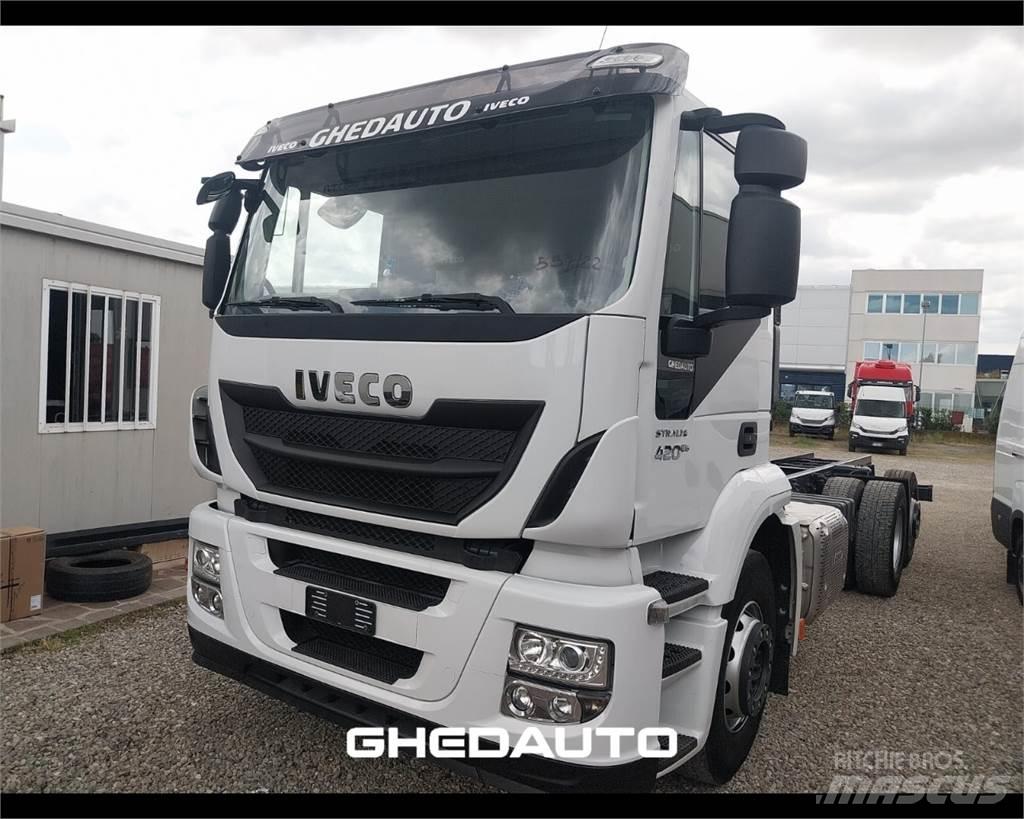 Iveco AT260S40Y/PS Bakwagens met gesloten opbouw