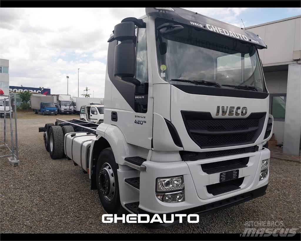 Iveco AT260S40Y/PS Bakwagens met gesloten opbouw
