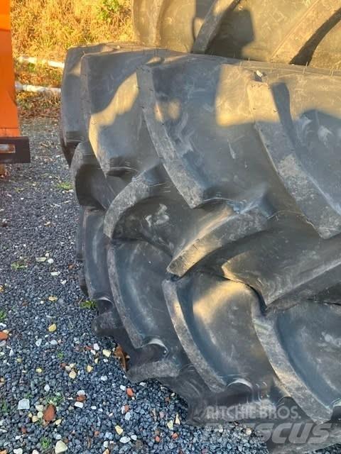 Mitas  Banden, wielen en velgen