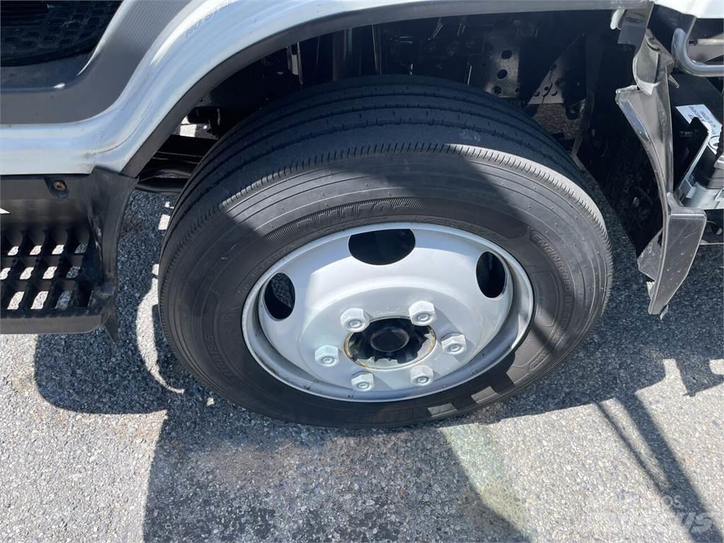 Isuzu NRR Bakwagens met gesloten opbouw