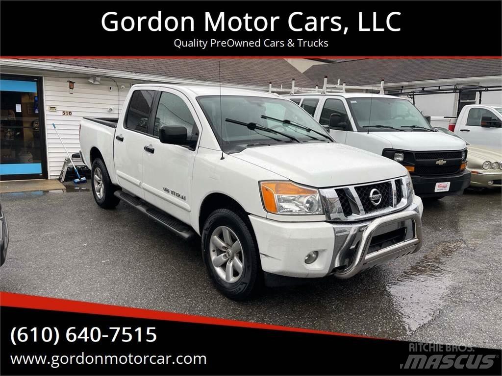 Nissan Titan Bestelwagens met open laadbak