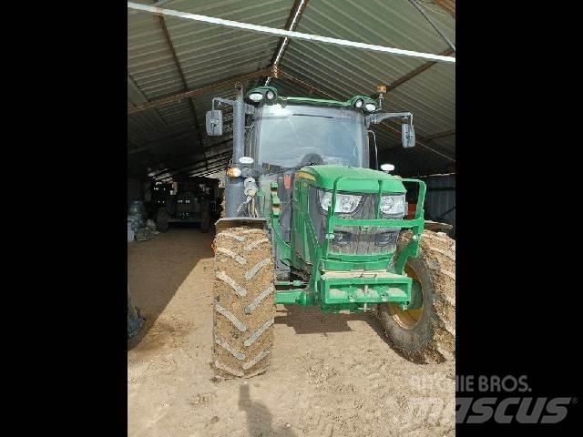 John Deere 6110R Tractoren