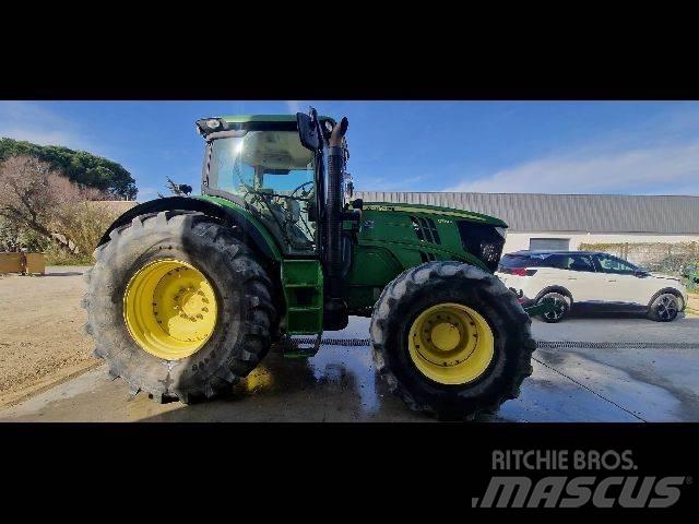 John Deere 6210 R Tractoren
