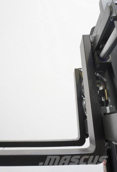 Combilift WR4 Four-way truck