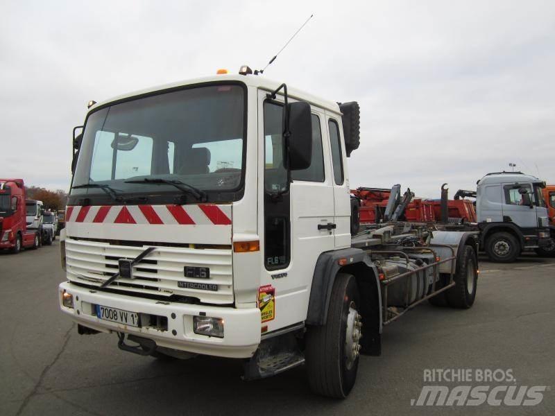Volvo FL6 19 Containertrucks met kabelsysteem
