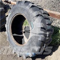 Titan 17.5L24 Banden, wielen en velgen