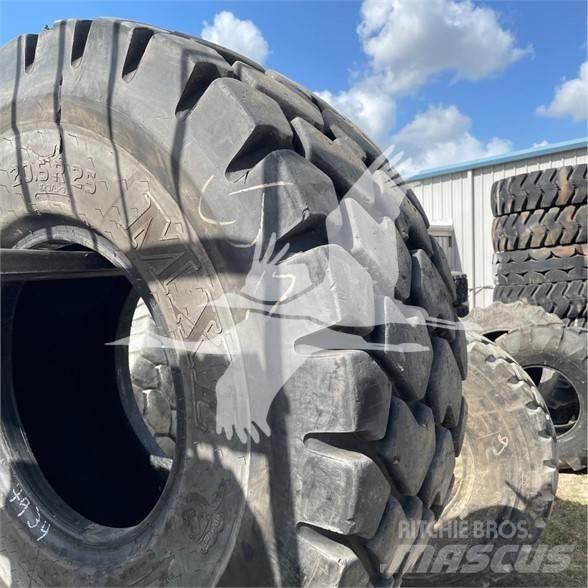 Titan 20.5R25 Banden, wielen en velgen