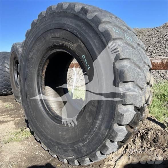 Titan 20.5R25 Banden, wielen en velgen