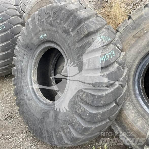 Titan 23.5x25 Banden, wielen en velgen