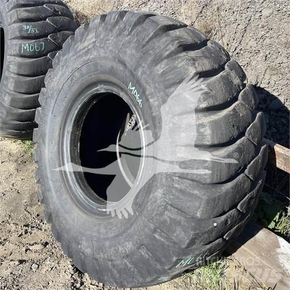 Titan 23.5x25 Banden, wielen en velgen