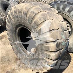 Toyo 23.5R25 Banden, wielen en velgen