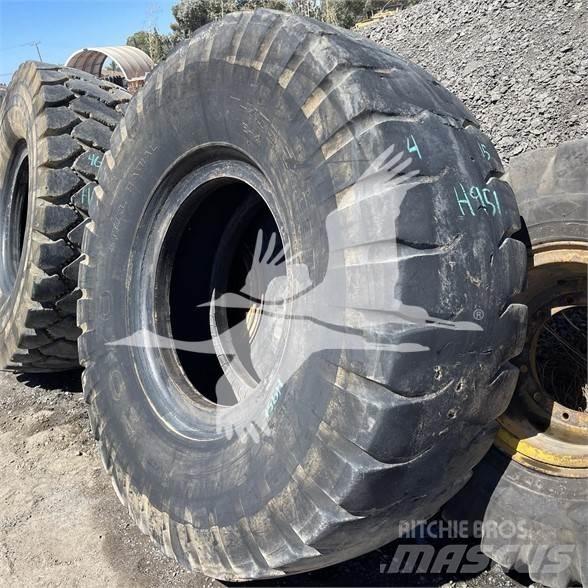 Toyo 24.00R35 Banden, wielen en velgen