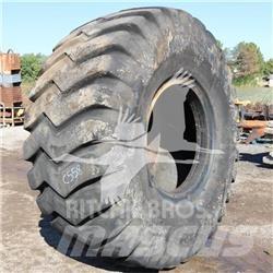 Toyo 33.25x35 Banden, wielen en velgen