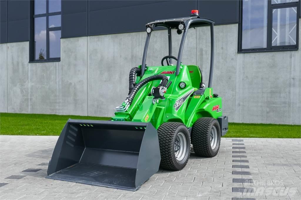 Avant M 423 Minigraafmachines < 7t