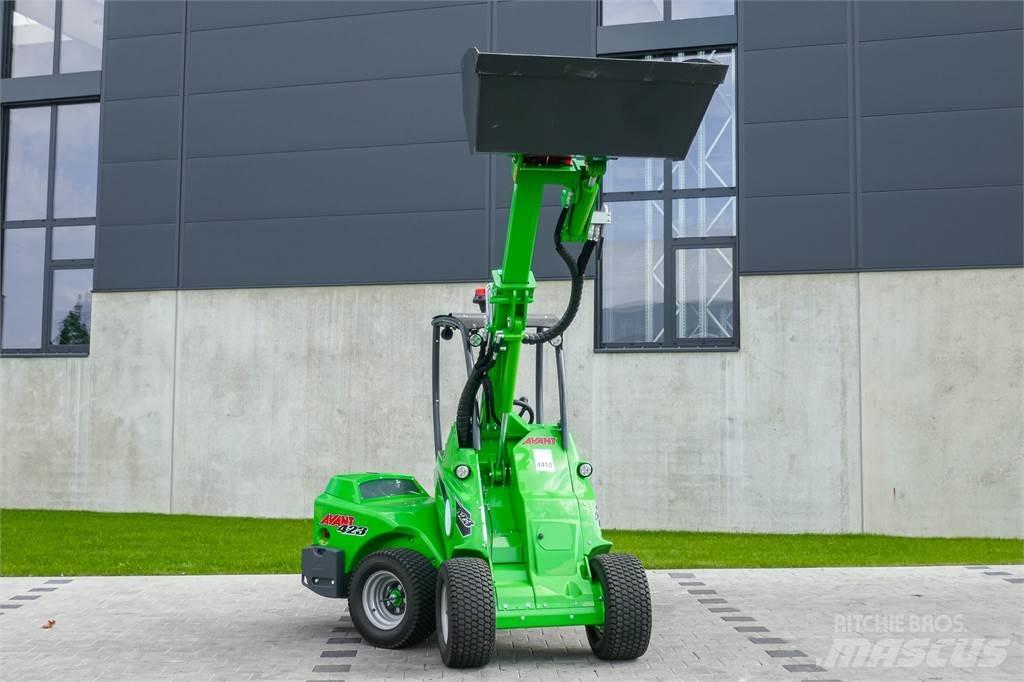 Avant M 423 Minigraafmachines < 7t