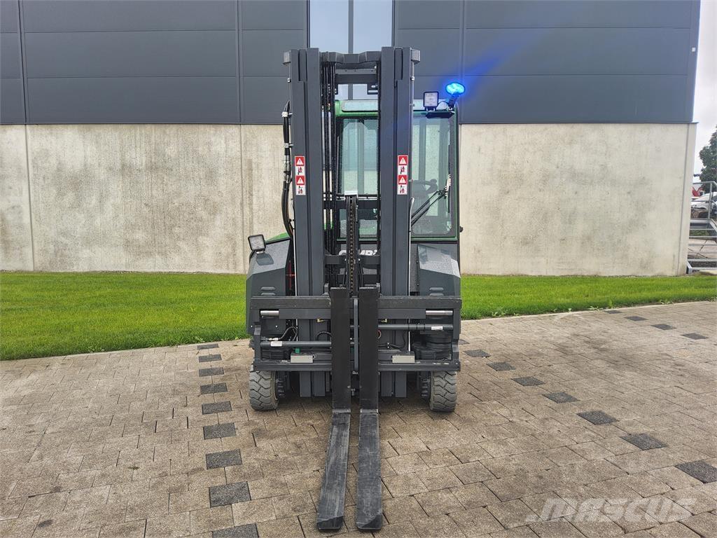 Combilift CBE 3000 Four-way truck
