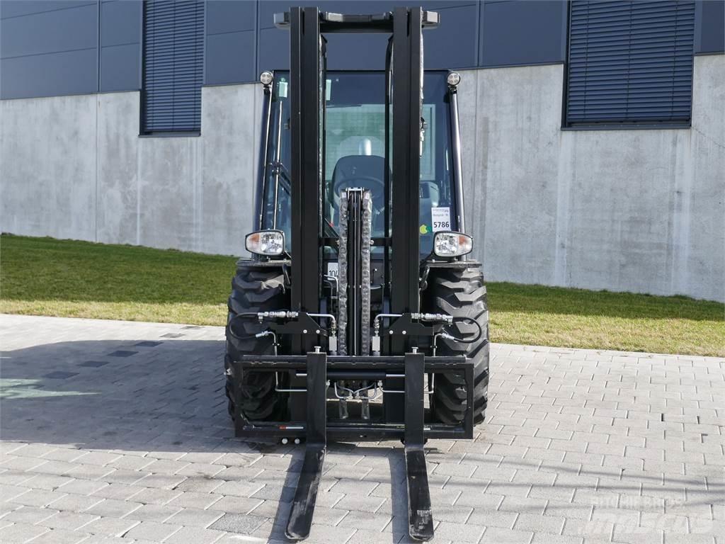 Manitou MC 25-4 Vorkheftruck voor zwaar terrein