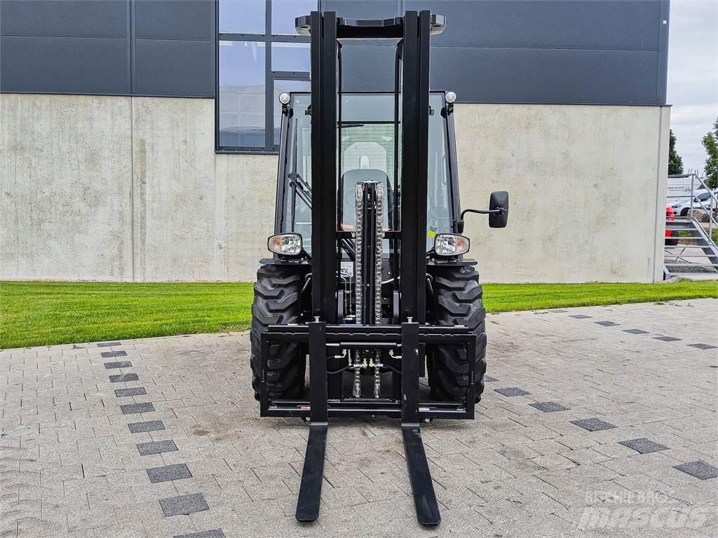 Manitou MC 30-4 Vorkheftruck voor zwaar terrein