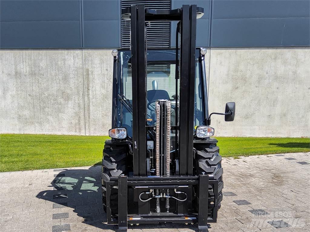 Manitou MC 30-4 Vorkheftruck voor zwaar terrein
