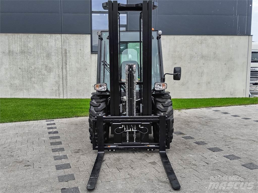 Manitou MC 30-4 Vorkheftruck voor zwaar terrein