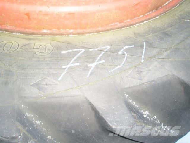  - - - 7751 SCHAAD Banden, wielen en velgen