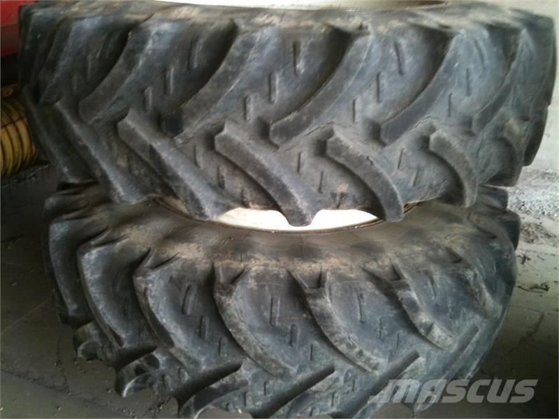  Dual 18.4X38 Banden, wielen en velgen