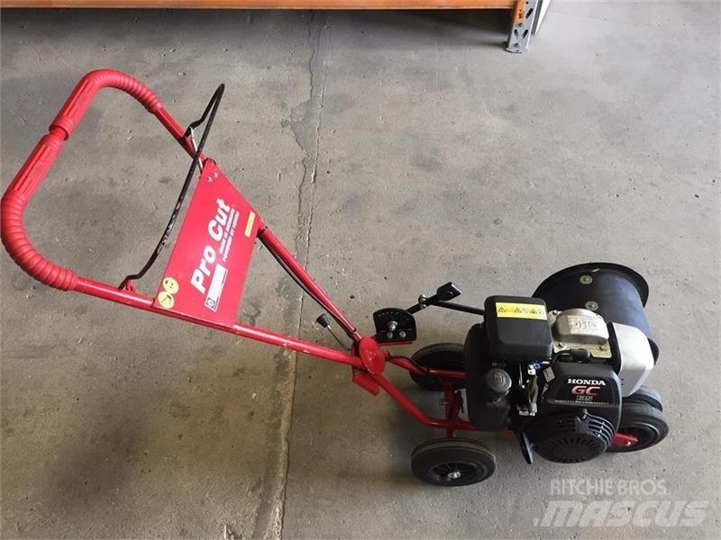  Pro-Cut Rough-, trim- en kantmaaiers