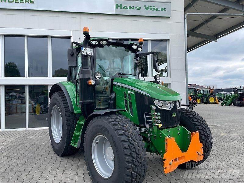 John Deere 6120M Tractoren