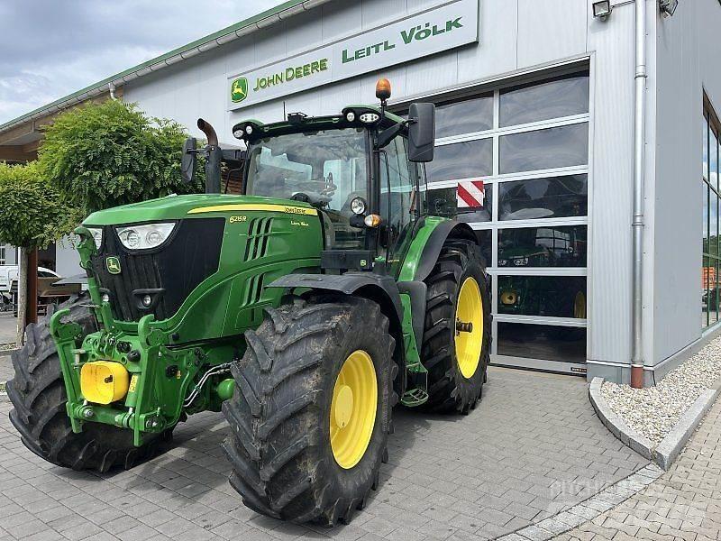 John Deere 6215R Tractoren