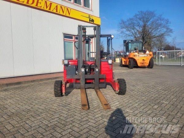 Moffett M4 25.3 Vorkheftruck voor zwaar terrein