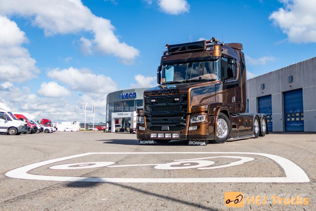 Scania RT520 A6x2NB Trekkers