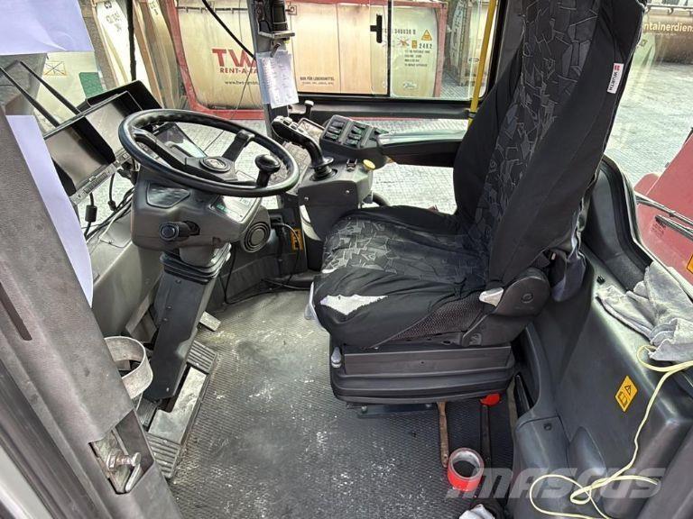 Kalmar DRF400-60C5 Reachstackers