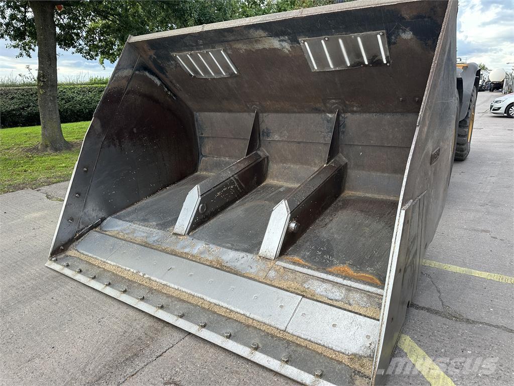  Ulrich Hitip bucket Voorladers en gravers