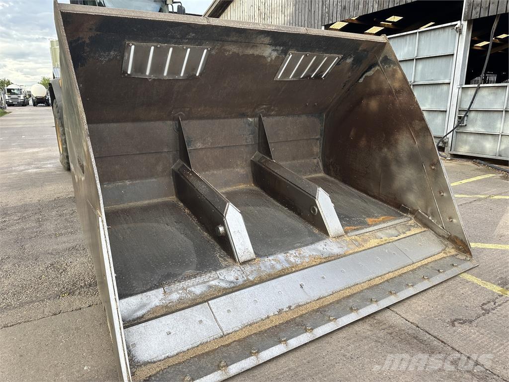  Ulrich Hitip bucket Voorladers en gravers