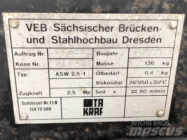 VEB spil - 2,5 T - 2 stk. Takels, lieren en materiaalliften