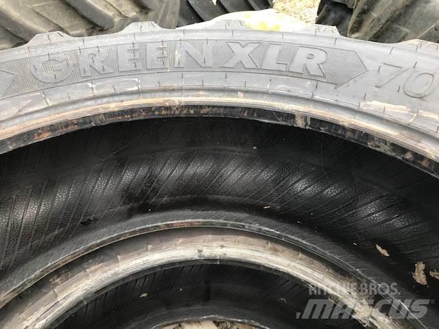  Rear Tyres Banden, wielen en velgen