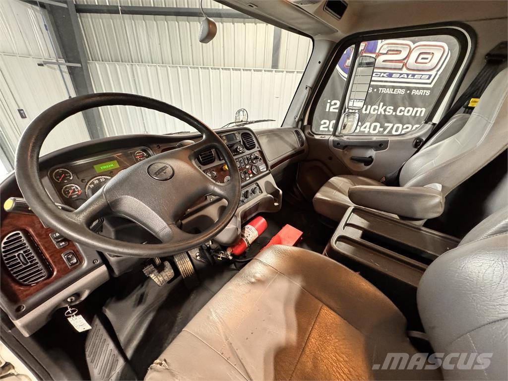 Freightliner M2 Bakwagens met gesloten opbouw