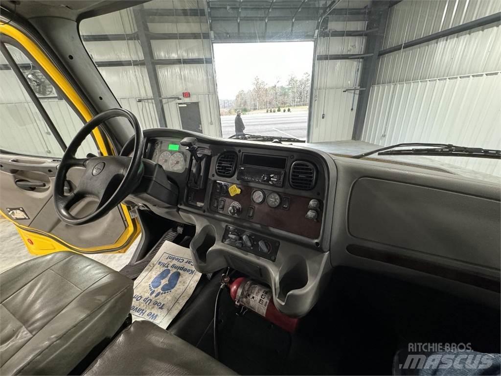 Freightliner M2106 Bakwagens met gesloten opbouw