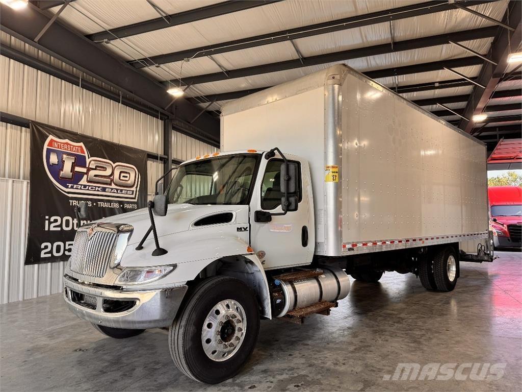 International MV607 Bakwagens met gesloten opbouw