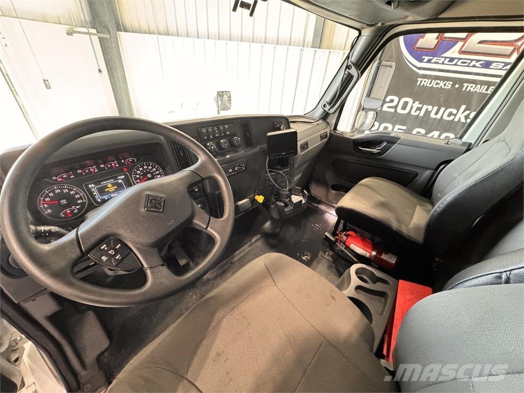 International MV607 Bakwagens met gesloten opbouw