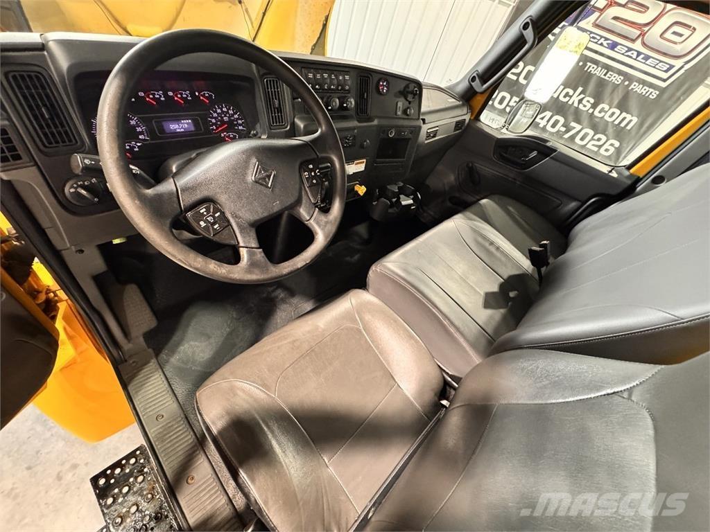 International MV607 Bakwagens met gesloten opbouw