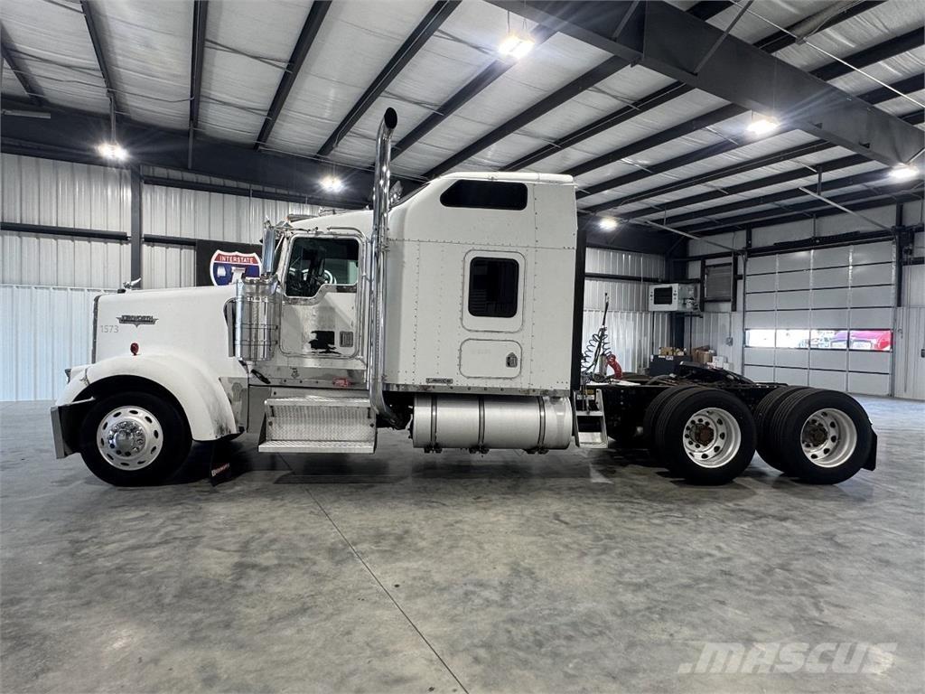 Kenworth W900 Trekkers