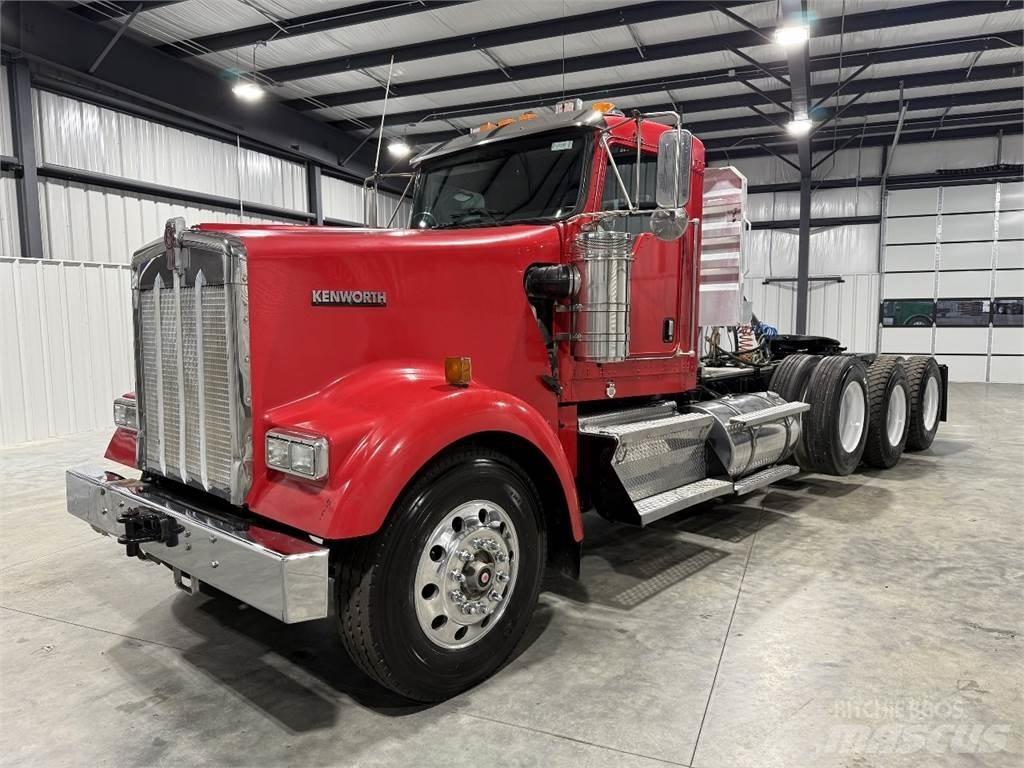 Kenworth W900L Trekkers