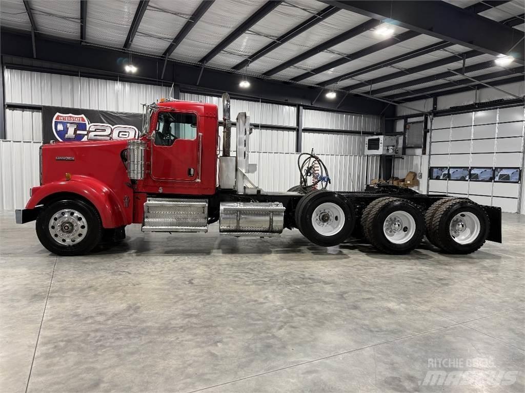 Kenworth W900L Trekkers